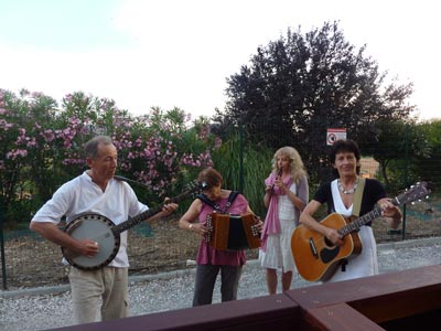 groupe-1030111.jpg (28453 octets)