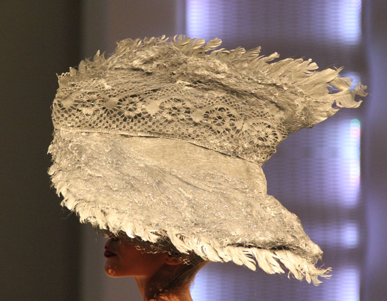 chapeau-det_0412.jpg (108919 octets)