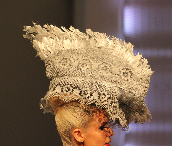 chapeau-det_0413.jpg (100890 octets)